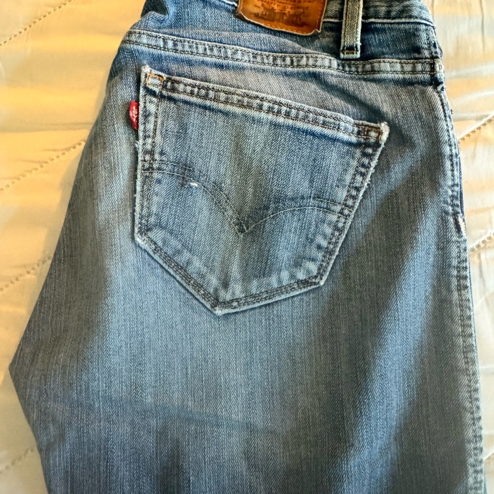 Levi's Classic Blue Jeans with Red Tag